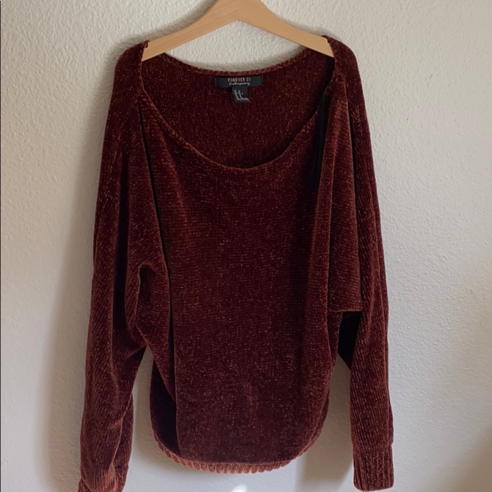 Maroon sweater